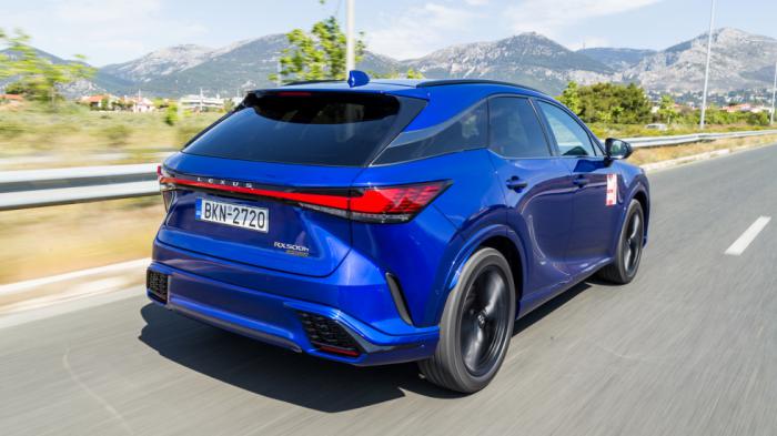 Το LexusRX 500h έχει τόσο βελούδινο πάτημα που δεν καταλαβαίνει τίποτα από λακκούβες και κακοτεχνίες, ισοπεδώνοντάς τες στο διάβα του. Το LexusRX 500h έχει τόσο βελούδινο πάτημα που δεν καταλαβαίνει τίποτα από λακκούβες και κακοτεχνίες, ισοπεδώνοντάς τες στο διάβα του.